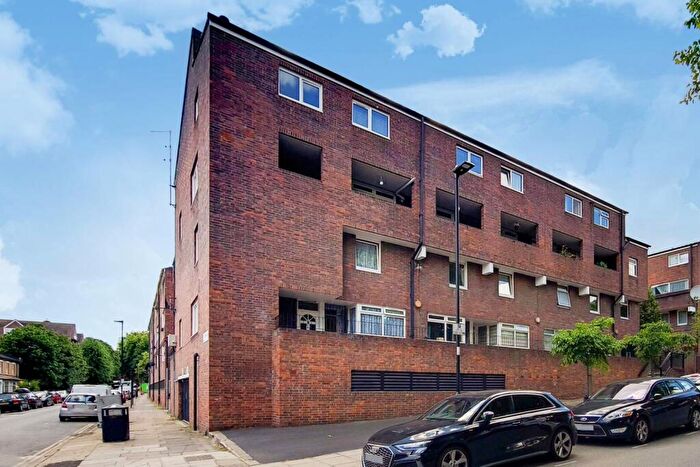 3 Bedroom Maisonette To Rent In Mulkern Road, Archway, London, N19