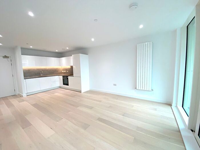 2 Bedroom Flat For Sale In Royal Crest Avenue, London, E16