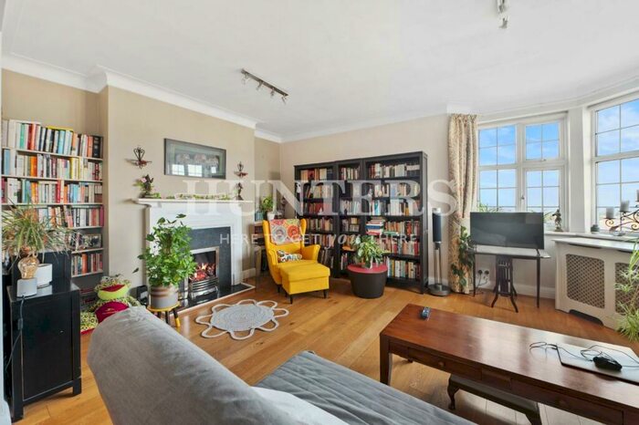 2 Bedroom Flat To Rent In Hendon Way, London, NW2