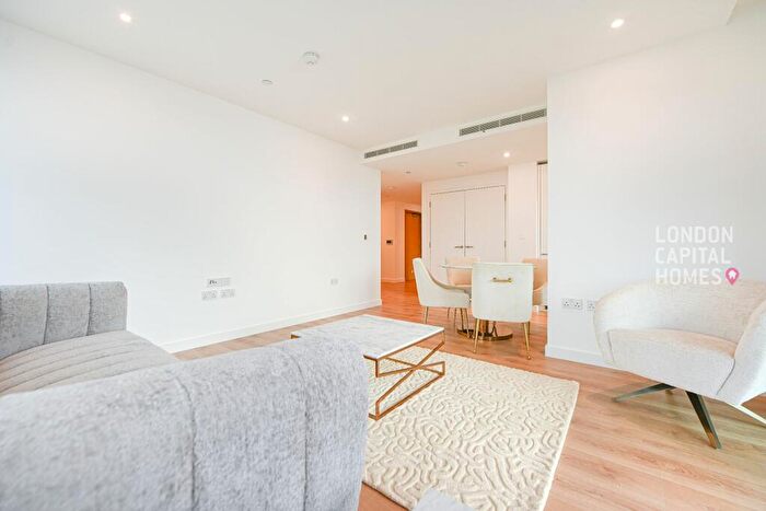 2 Bedroom Apartment To Rent In One Thames Quay, Marsh Wall, E14