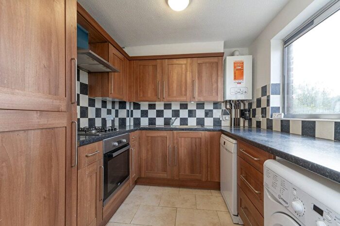 2 Bedroom Flat To Rent In Homefield Park, Sutton, SM1