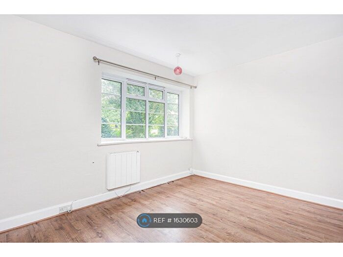 3 Bedroom Flat To Rent In Mount Avenue, London, W5