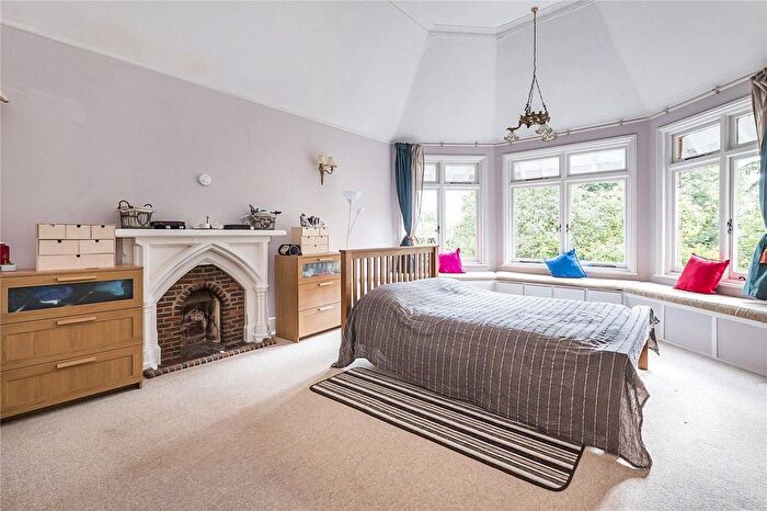 3 Bedroom Flat To Rent In Ridgway, Wimbledon, London, SW19