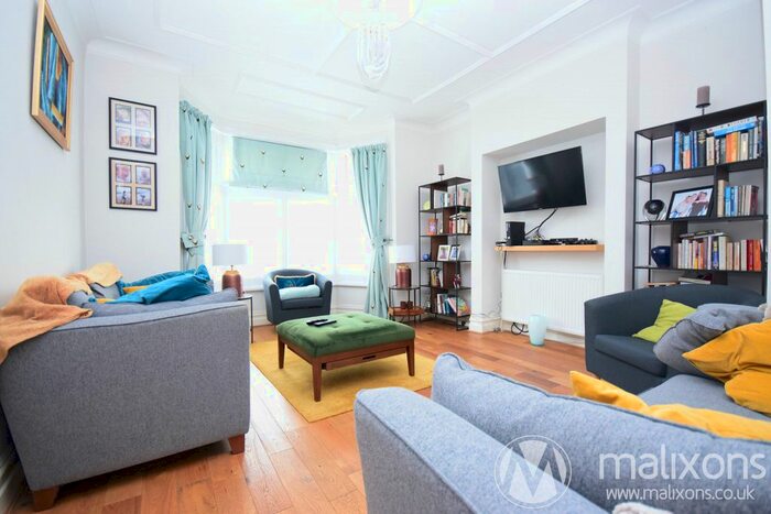 5 Bedroom Semi-Detached House To Rent In Copley Park, London, SW16