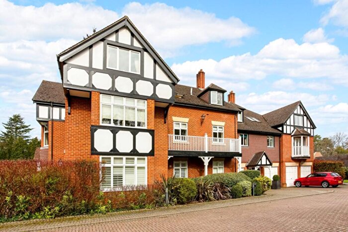 2 Bedroom Flat To Rent In Larch Avenue, Ascot, SL5