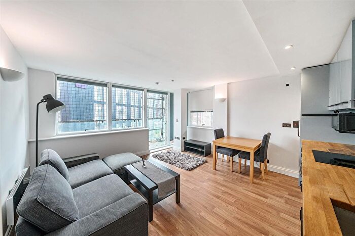 2 Bedroom Flat For Sale In West Point, Wellington Street, Leeds, LS1