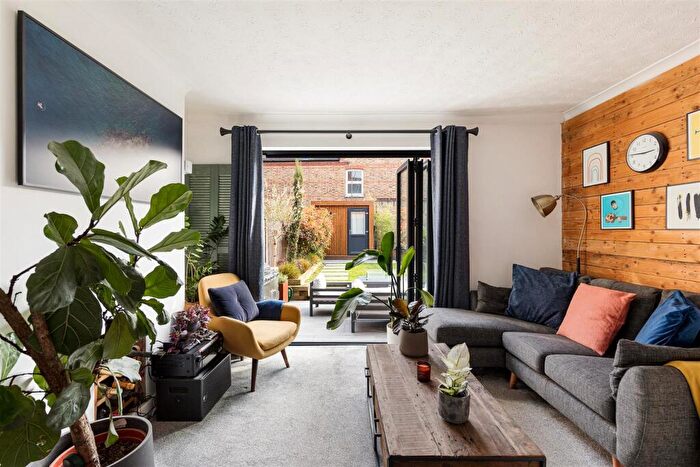 2 Bedroom Flat For Sale In Badlis Road, Walthamstow, E17