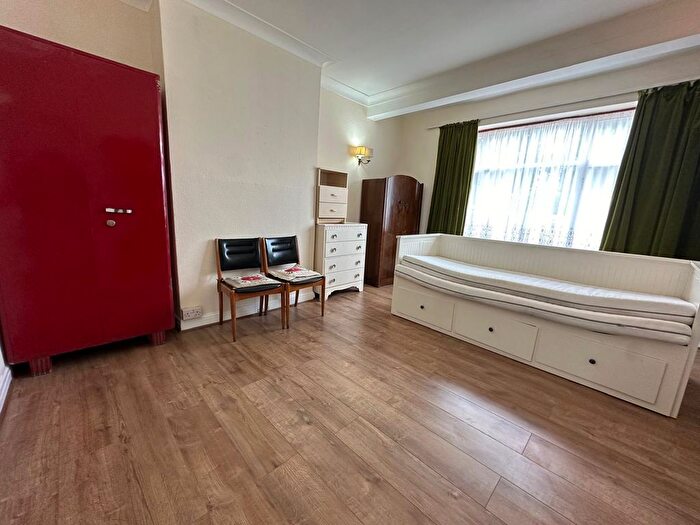 4 Bedroom Semi Detached House To Rent In Uxbridge Road, Southall, UB1