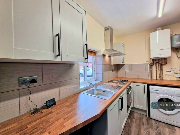 1 Bedroom Flat To Rent In Station Road, Northfield, Birmingham, B31