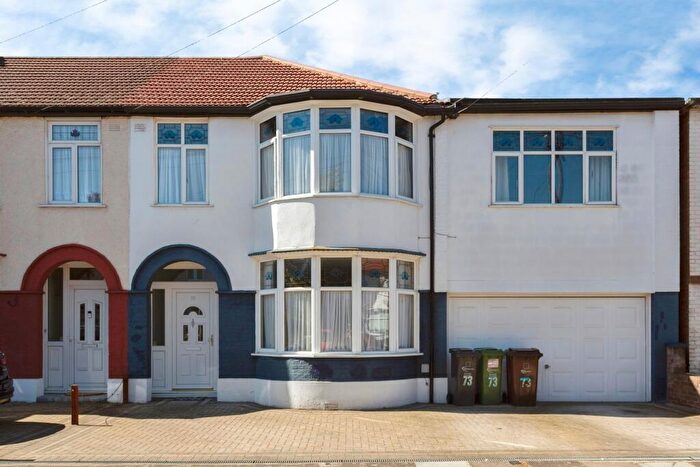 5 Bedroom Terraced House For Sale In Hurstbourne Gardens, Barking, IG11