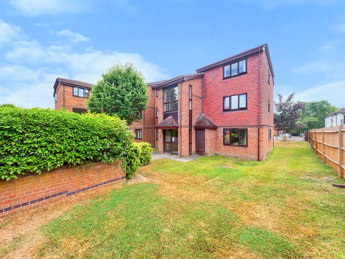 1 Bedroom Flat For Sale In Tanyard Close, Horsham, RH13