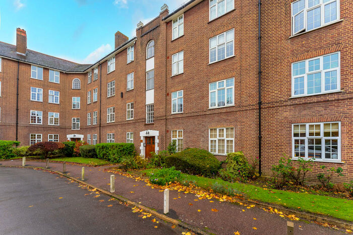 2 Bedroom Flat To Rent In Birkenhead Avenue, KT2