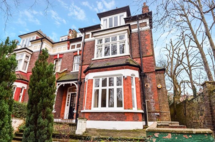 3 Bedroom Flat For Sale In Sunnyside Road, Archway, London, N19