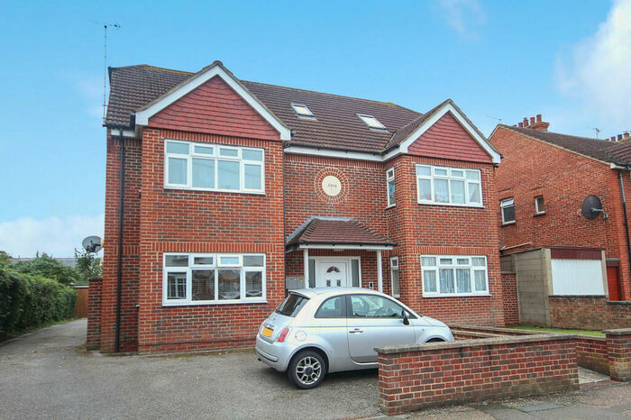 2 Bedroom Flat To Rent In Pavilion Road, Worthing, BN14