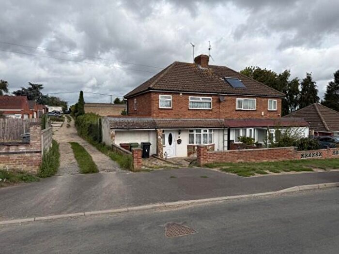 3 Bedroom Semi-Detached House For Sale In Valley Road, Norwich, Norfolk, NR5