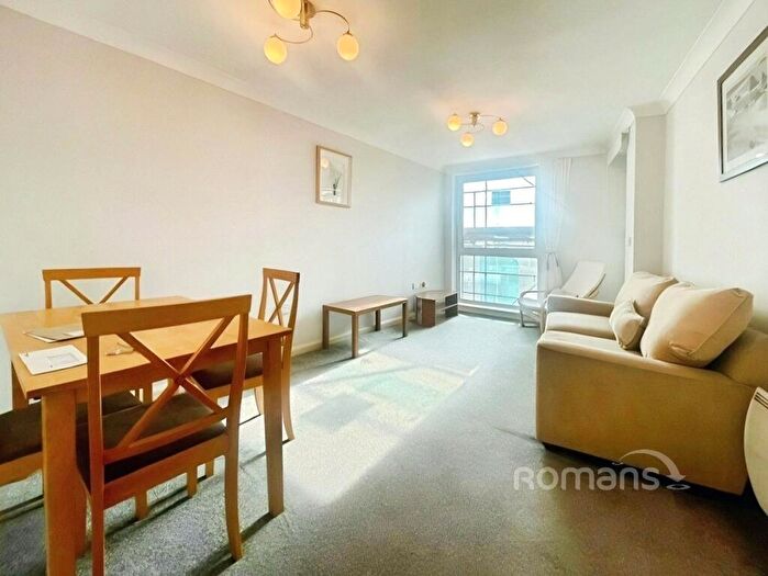 2 Bedroom Flat To Rent In Crown Heights, Alencon Link, Basingstoke, RG21