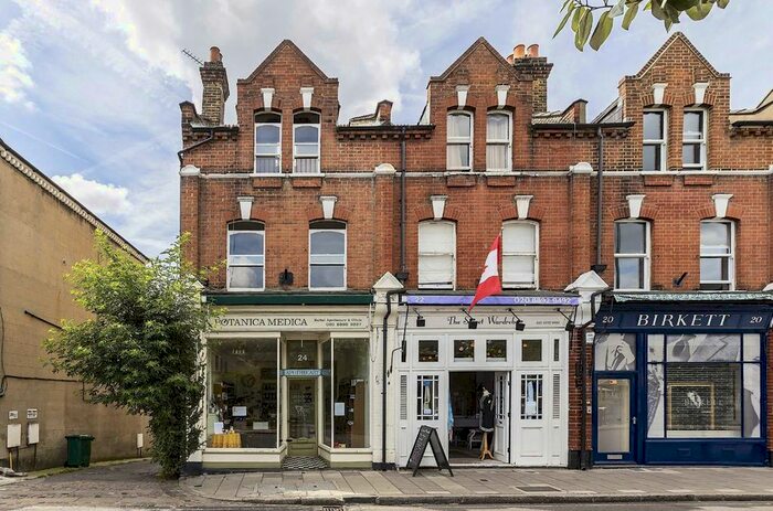 2 Bedroom Flat To Rent In Crown Road, St Margarets, Twickenham, TW1