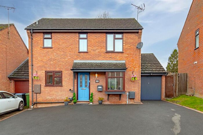 3 Bedroom Link Detached House For Sale In Butchers Close, Bishop's Itchington, CV47