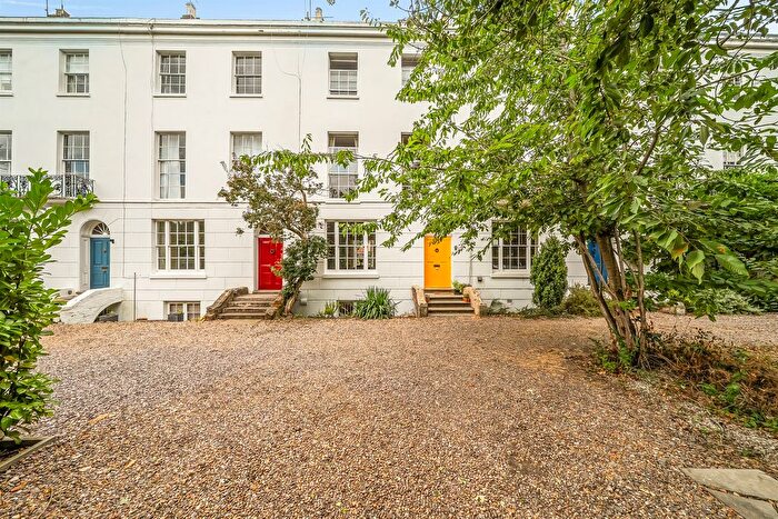 4 Bedroom Terraced House For Sale In Milverton Crescent, Leamington Spa, CV32