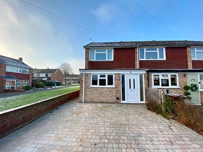 2 Bedroom Semi-Detached House To Rent In Tinterne Close, Aylesbury, HP21