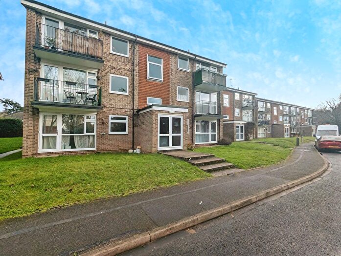 2 Bedroom Flat For Sale In Westcote Road, Reading, Berkshire, RG30