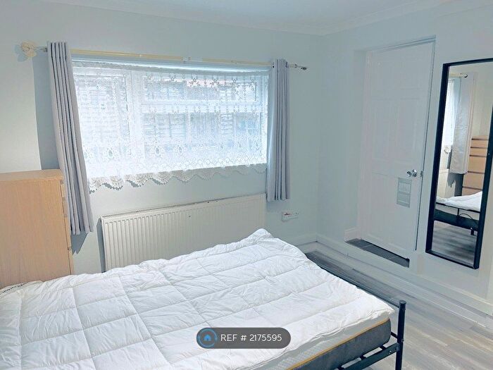 Studio To Rent In Russell Street, Reading, RG1