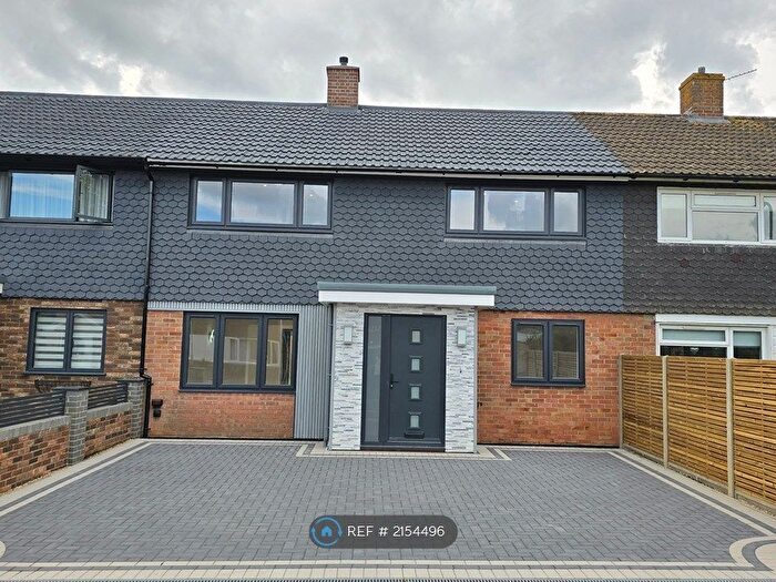 4 Bedroom Terraced House To Rent In Pinkerton Road, Basingstoke, RG22