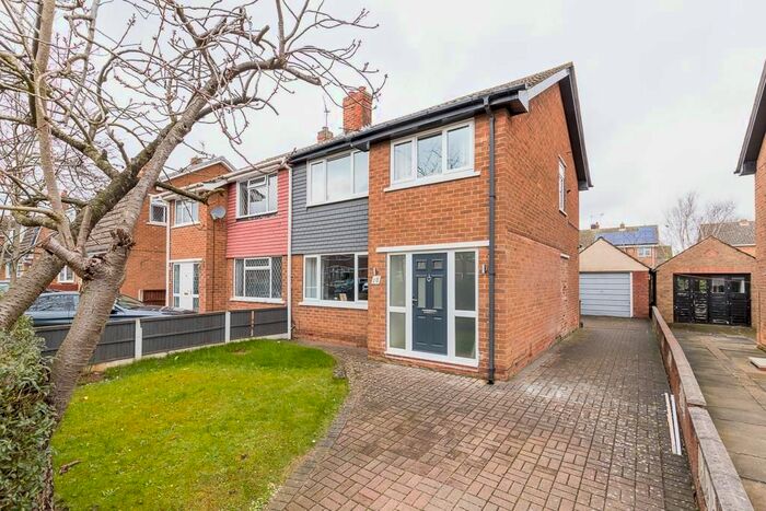 3 Bedroom Semi-Detached House To Rent In Trinity Road, Bottesford, Scunthorpe, DN16