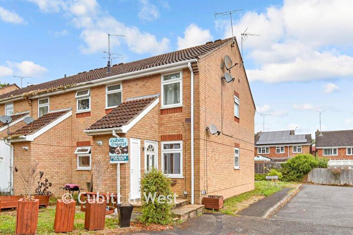 1 Bedroom Ground Maisonette For Sale In Cedar Way, Haywards Heath, West Sussex, RH16