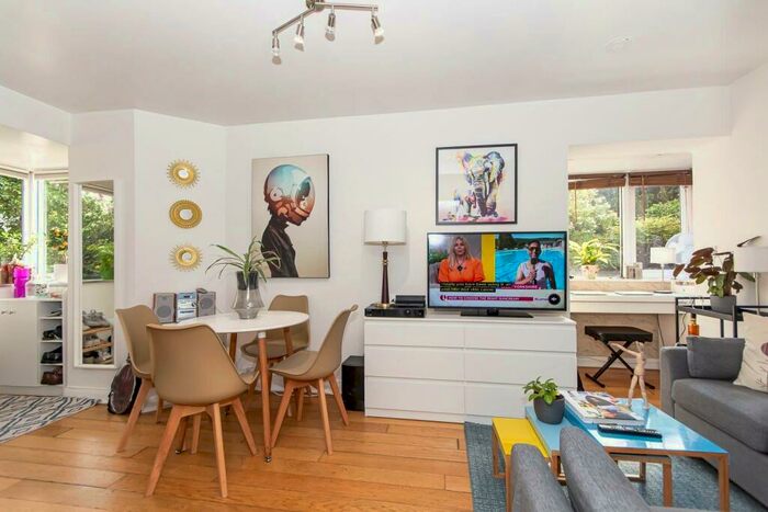 1 Bedroom Flat To Rent In The Falcons, Clapham Junction, SW11