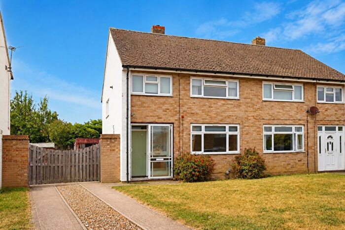 3 Bedroom Semi-Detached House For Sale In Mirfield Road, Witney, OX28