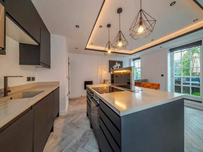 3 Bedroom Flat To Rent In Packington Street, London, N1