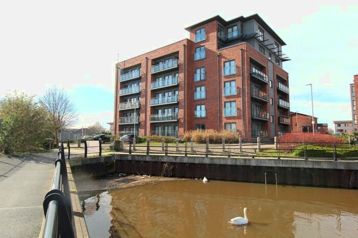 2 Bedroom Flat To Rent In Cable Place, Hunslet, Leeds, West Yorkshire, LS10