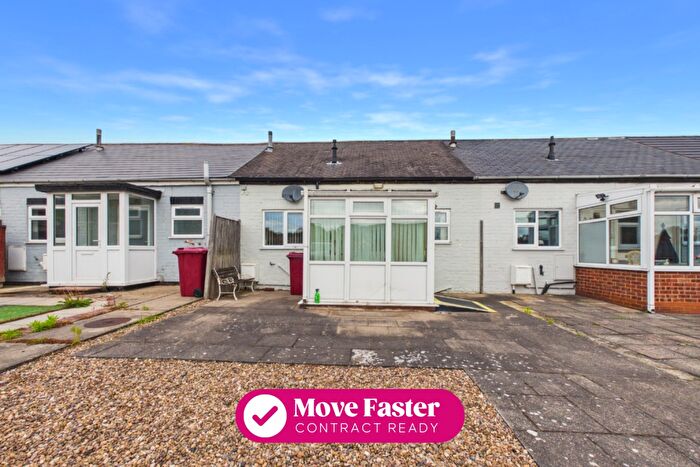 1 Bedroom Bungalow For Sale In The Hoppers, Marsh Lane, Barton-Upon-Humber, Lincolnshire, DN18