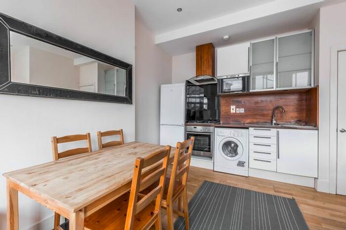 2 Bedroom Flat To Rent In Tottenham Lane, Crouch End, London N8