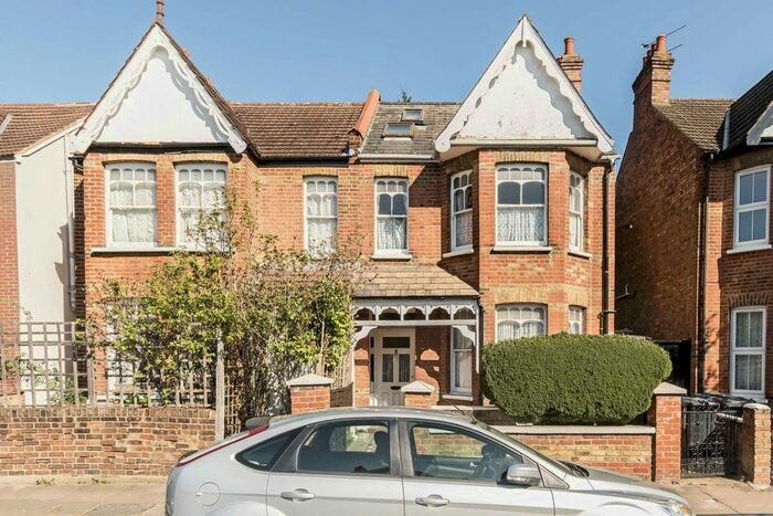 2 Bedroom Flat To Rent In Regina Road, London, W13