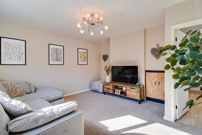 2 Bedroom Semi-Detached House For Sale In Kettlethorpe Road, Wakefield, WF2