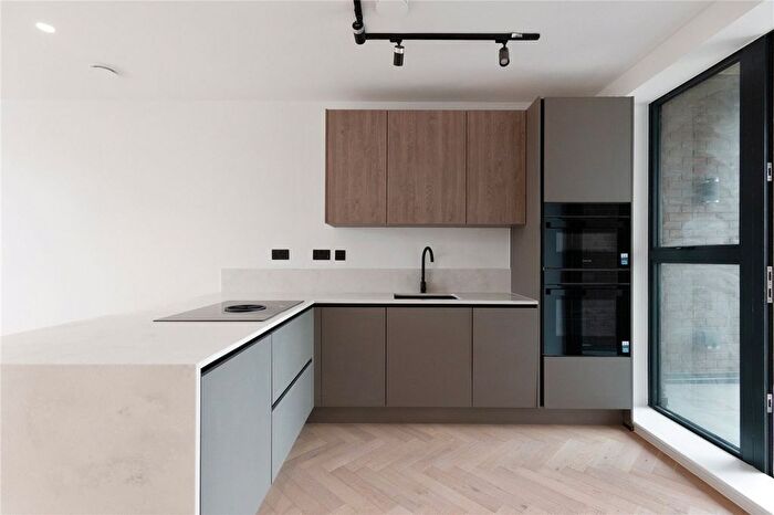 1 Bedroom Flat To Rent In Cannon Hill Lane, London, SW20