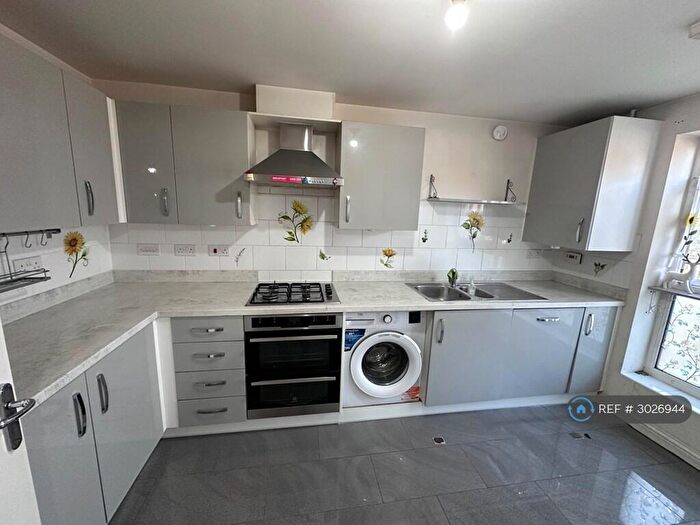 4 Bedroom End Of Terrace House To Rent In Heren Lane, Milton Keynes, MK8
