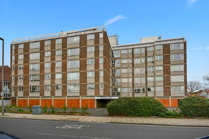 1 Bedroom Flat To Rent In Clifford Court, Heathfield Road, Wandsworth, London, SW18