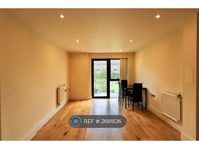 2 Bedroom Flat To Rent In Mercury House, London, E16