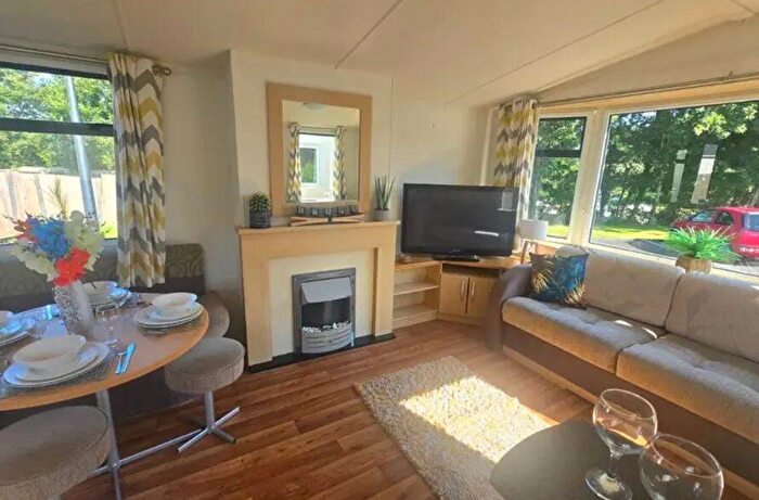 2 Bedroom Park Home For Sale In Hedley Wood Holiday Park, EX22