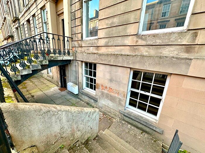 3 Bedroom Flat To Rent In West Princes Street, Woodlands, Glasgow, G4