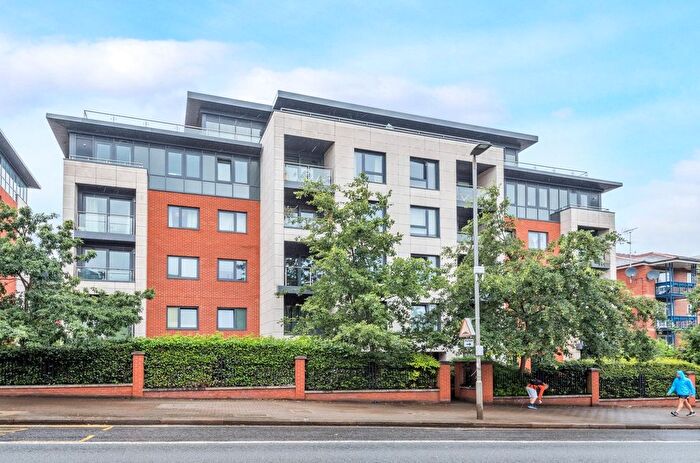 2 Bedroom Flat To Rent In Devonshire House, Putney Hill, Putney, SW15