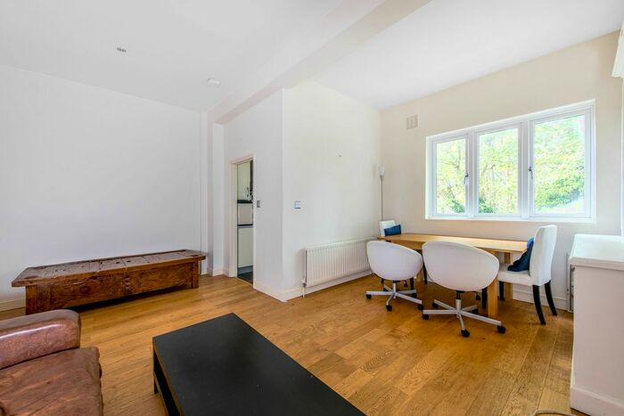 2 Bedroom Flat To Rent In Gratton Road, London, W14