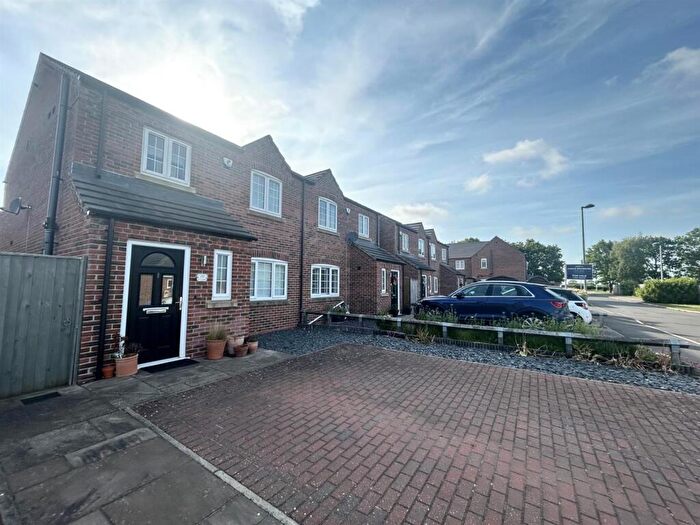 3 Bedroom Semi-Detached House To Rent In Gibson Way, Manby, Louth, LN11
