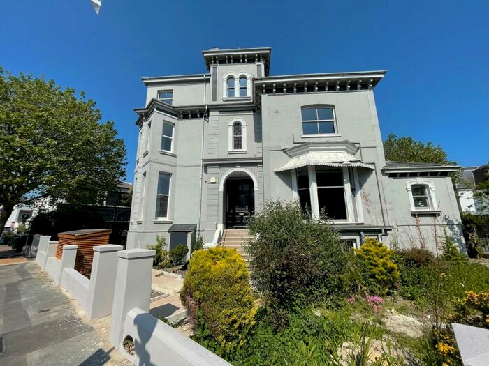 2 Bedroom Flat To Rent In Bolton Road, Eastbourne, BN21