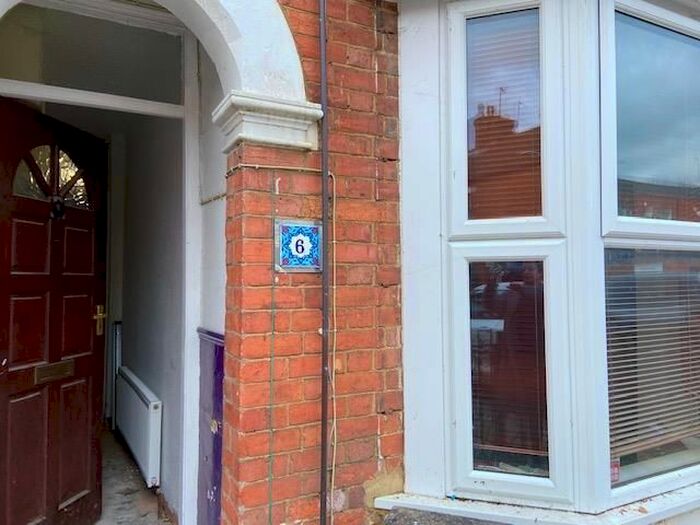 2 Bedroom Property To Rent In Bury Avenue, Newport Pagnell MK16