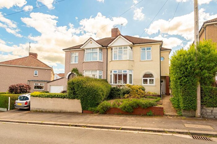 2 Bedroom Flat For Sale In Westleigh Park, Bristol, BS14