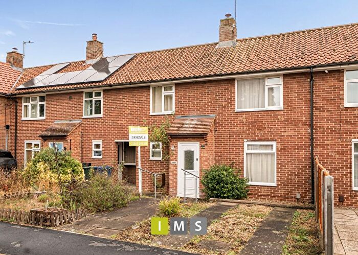 3 Bedroom Terraced House For Sale In Colne Close, Bicester, OX26